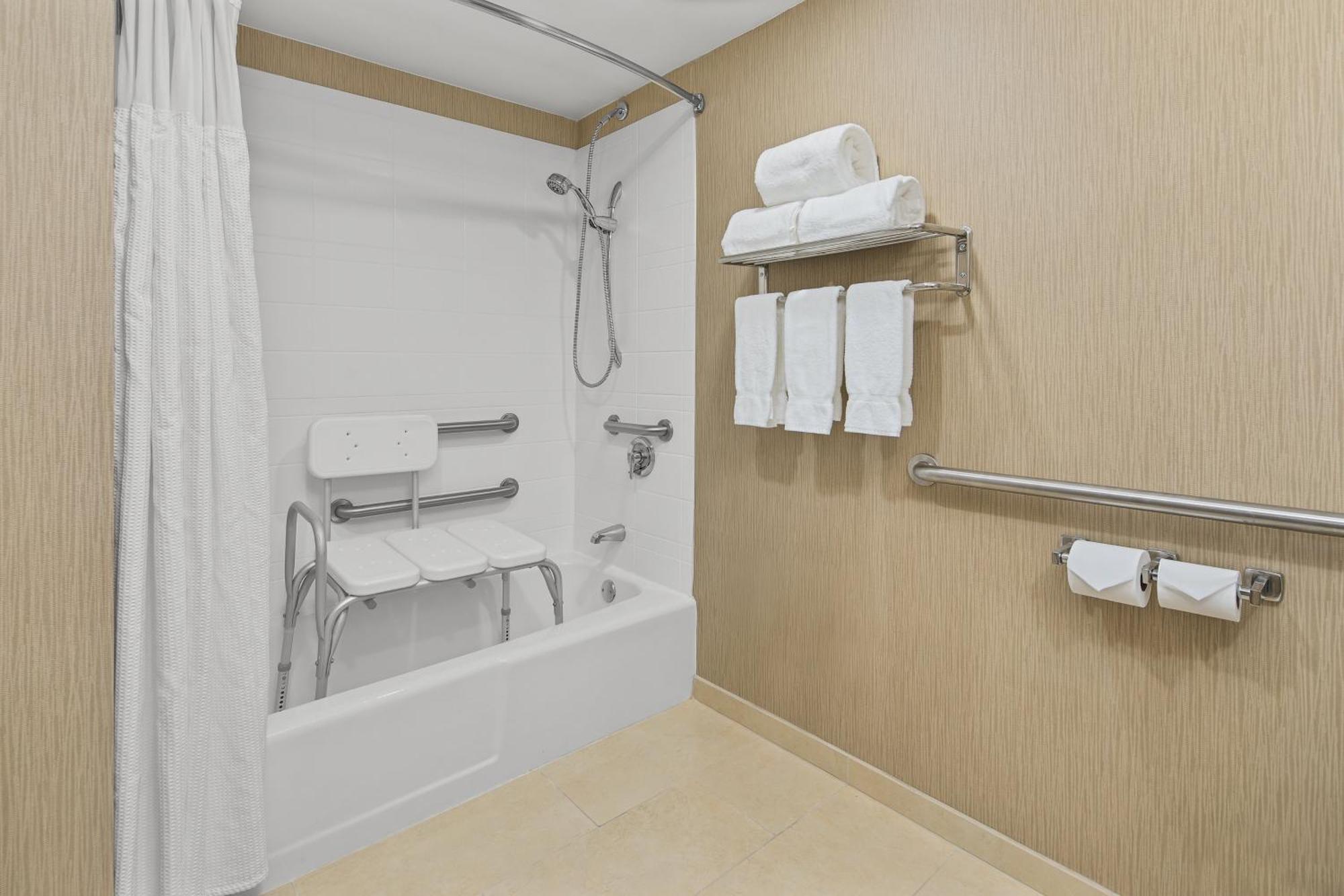 Double Room Mobility Accessible Tub Non-Smoking,1438579330:JPEG
