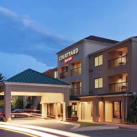 Courtyard By Marriott Greenville-3